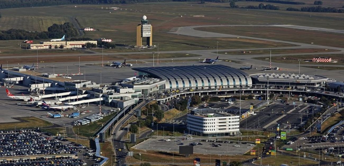 Aer Lingus Airlines BUD Terminal - Budapest International Airport