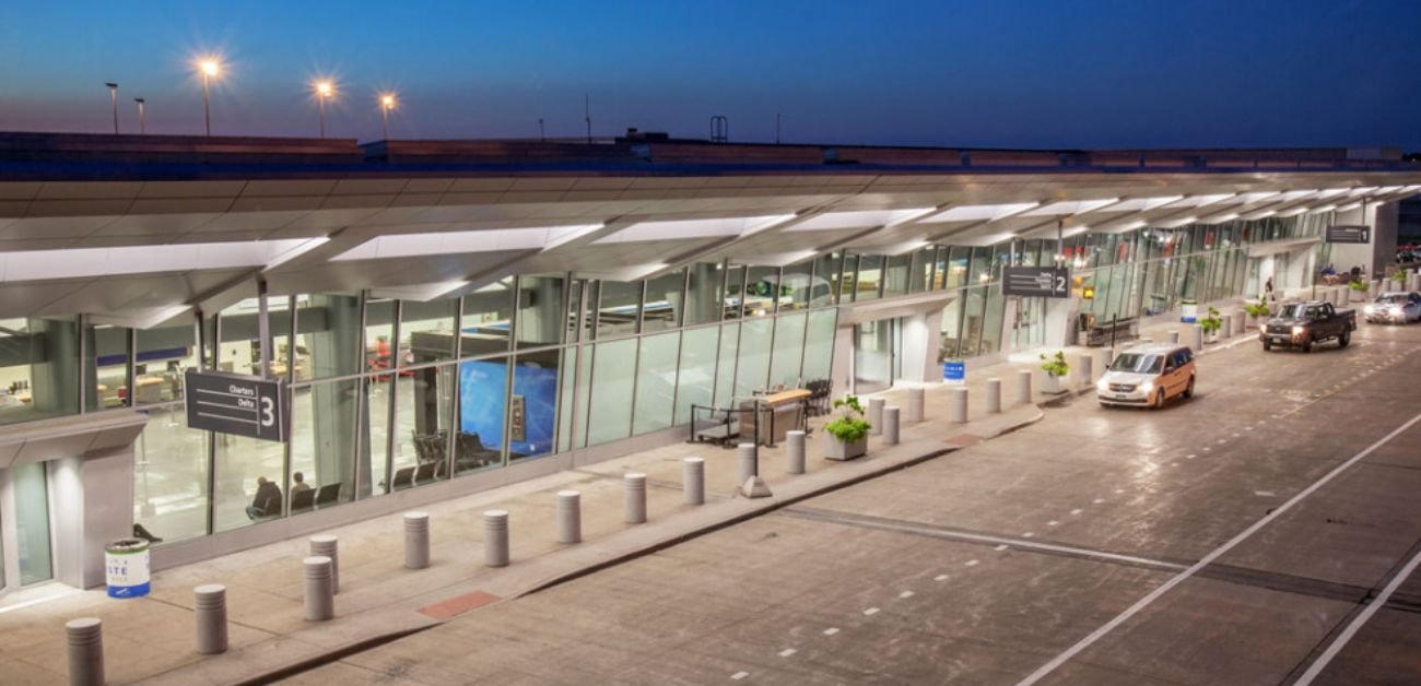 Aer Lingus Airlines CLE Terminal - Cleveland Hopkins International Airport