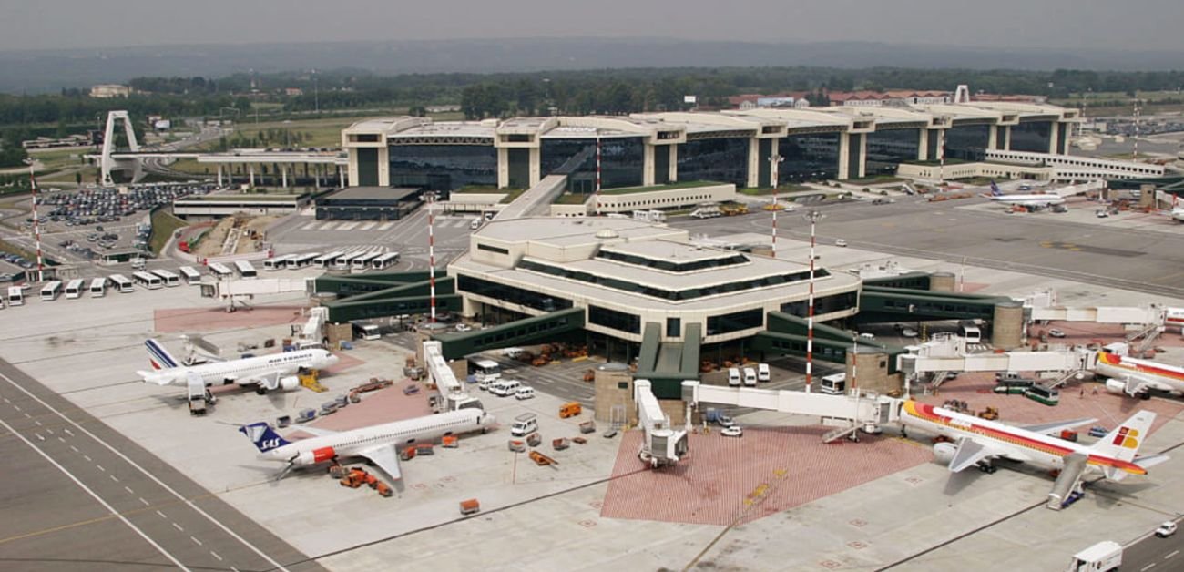 Aer Lingus Airlines LIN Terminal - Linate Airport