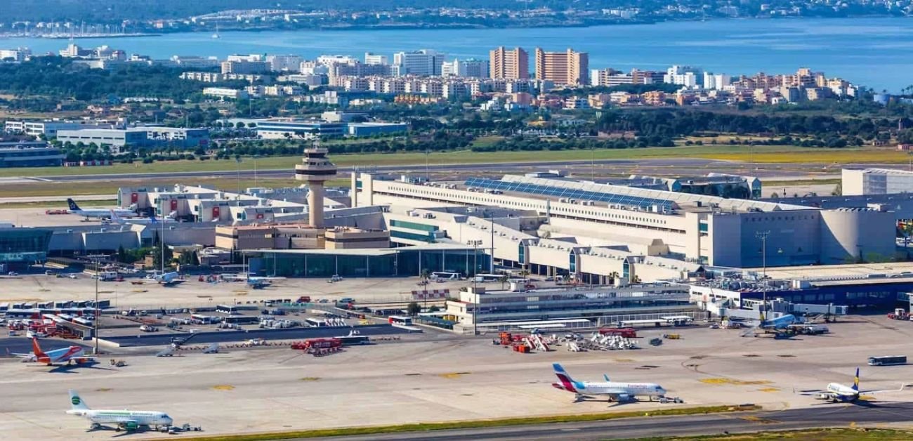 Aer Lingus Airlines PMI Terminal - Palma de Mallorca Airport